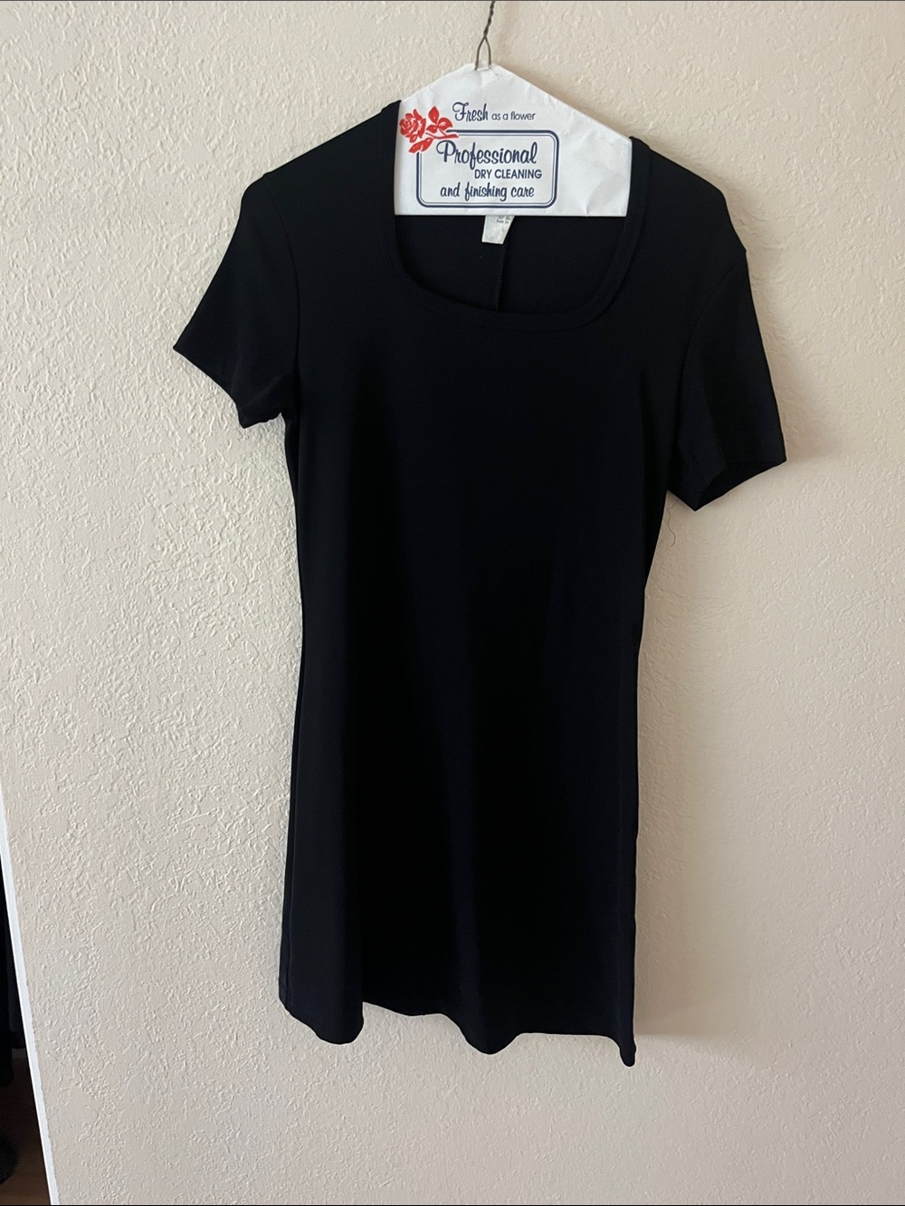 Black Short-Sleeve Scoop-Neck Midi Dress